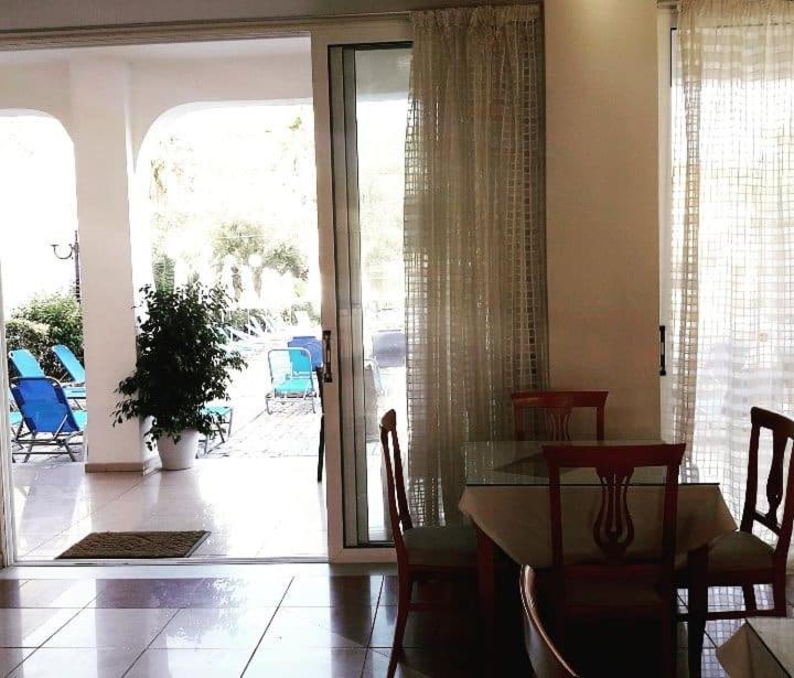 Hotel Petros Tsilivi  Extérieur photo