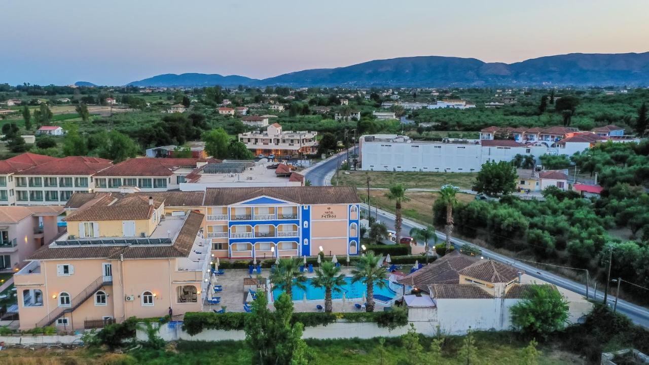 Hotel Petros Tsilivi  Extérieur photo